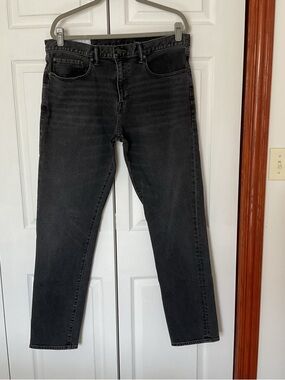 GAP Men's Slim Straight Jeans in Washed Black